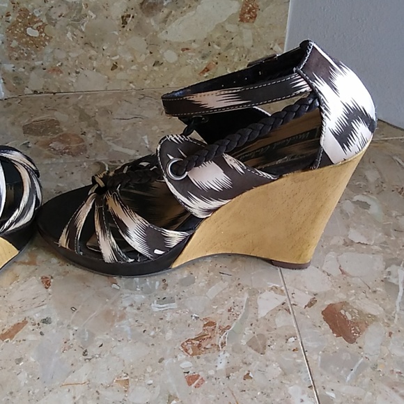 Shoes - Picture 3 of 4